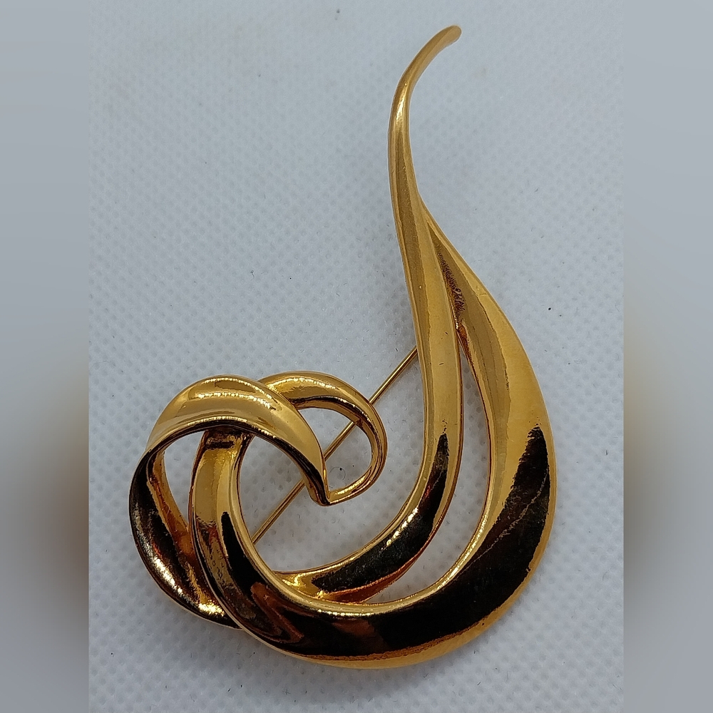 Avon Gold Tone Coat Brooch, Mid Century Abstract Design Large Swirl